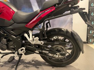 Benelli TRK 251 Negra/Plata