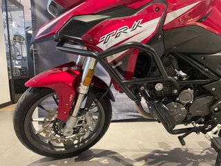 Benelli TRK 251 Negra/Plata