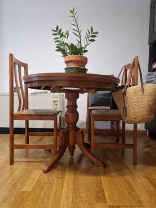 Mesa de comedor redonda de madera