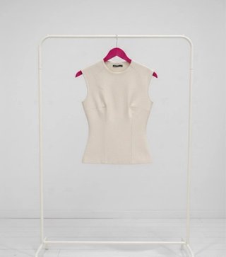 Chaleco beige cuello cerrado Zara