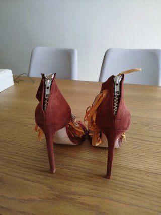 Sandalias de tacón con flecos
