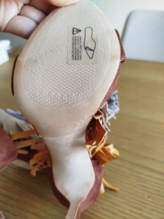 Sandalias de tacón con flecos