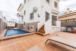 Chalet en alquiler en Los Pacos en Fuengirola