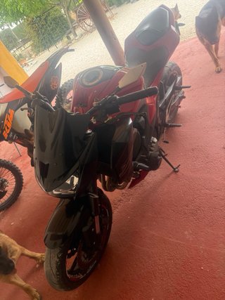 Kawasaki Z800 Negra/Roja Manual