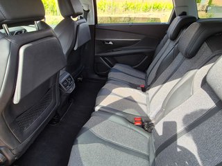 Peugeot 5008 Allure 1.5L (garantía 10 años)