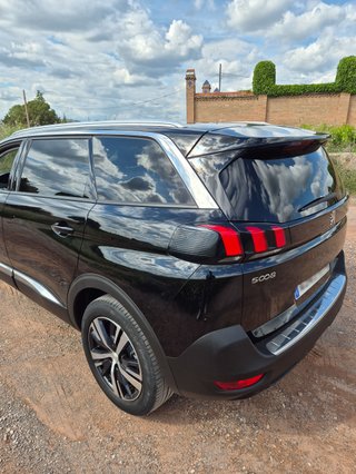 Peugeot 5008 Allure 1.5L (garantía 10 años)