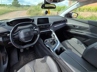 Peugeot 5008 Allure 1.5L (garantía 10 años)
