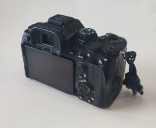 Sony Alpha 7 IV (solo cuerpo) + embalaje original