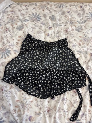 Falda pantalón floral negra