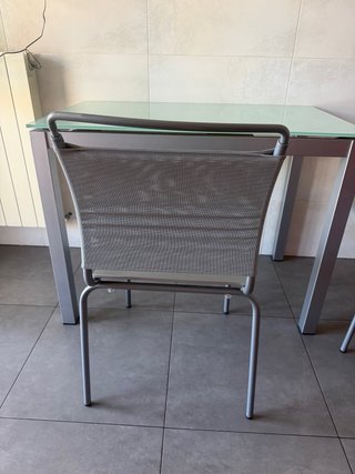 Mesa cristal y 2 sillas aluminio