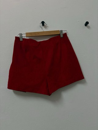 Falda pantalón roja con botones