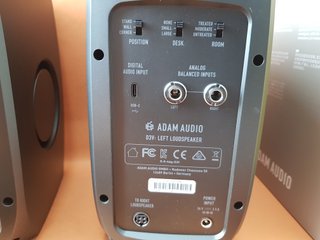 Altavoces ADAM Audio D3V USB-C Negros