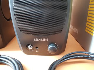 Altavoces ADAM Audio D3V USB-C Negros
