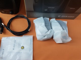 Altavoces ADAM Audio D3V USB-C Negros
