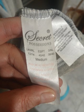 Bata de casa gris con cremallera y capucha
