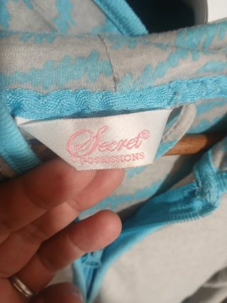 Bata de casa gris con cremallera y capucha