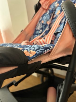 Funda para cochecito con estampado tropical