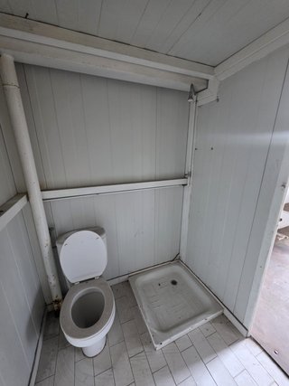 Caseta de Obra 5x2,1 m con Baño Completo