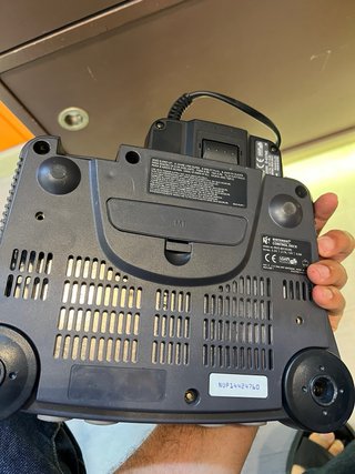 Nintendo 64 con 2 mandos y juego Zelda