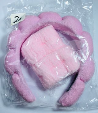 Diadema y muñequeras rosa para skincare