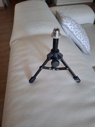 Treppiede da tavolo microfonico