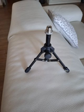 Treppiede da tavolo microfonico