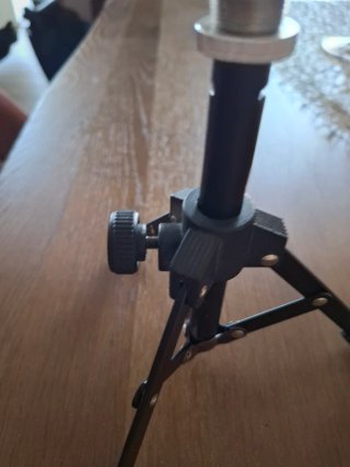 Treppiede da tavolo microfonico