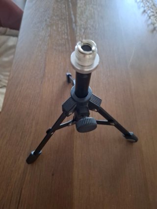 Treppiede da tavolo microfonico