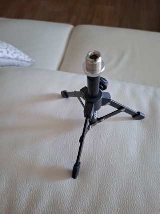 Treppiede da tavolo microfonico