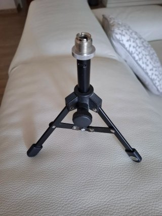 Treppiede da tavolo microfonico