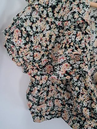 Blusa corta estampado floral talla S