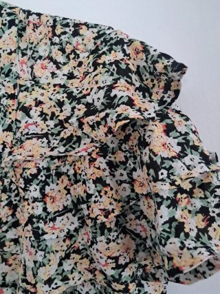 Blusa corta estampado floral talla S