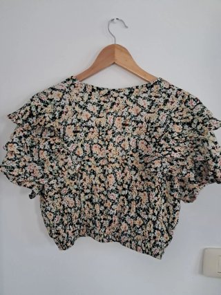 Blusa corta estampado floral talla S