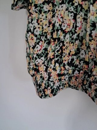 Blusa corta estampado floral talla S