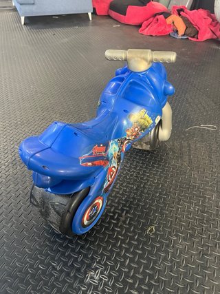 Moto correpasillos Avengers