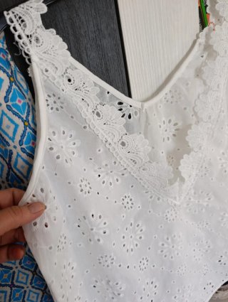 Conjunto de pantalón y top blanco