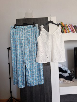 Conjunto de pantalón y top blanco