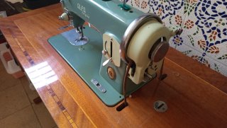 Máquina de coser Alfa Royale antigua