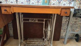Máquina de coser Alfa Royale antigua
