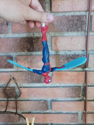 Figura Spiderman Volador