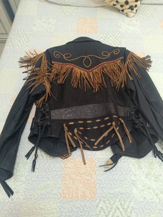 Chaqueta de cuero con flecos
