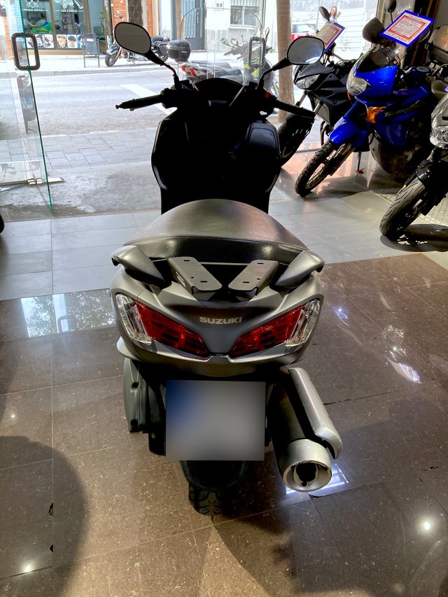 Suzuki Burgman 125 gris