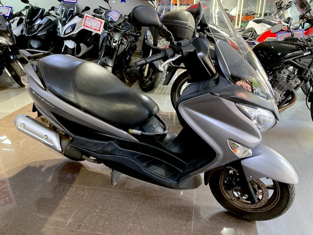 Suzuki Burgman 125 gris