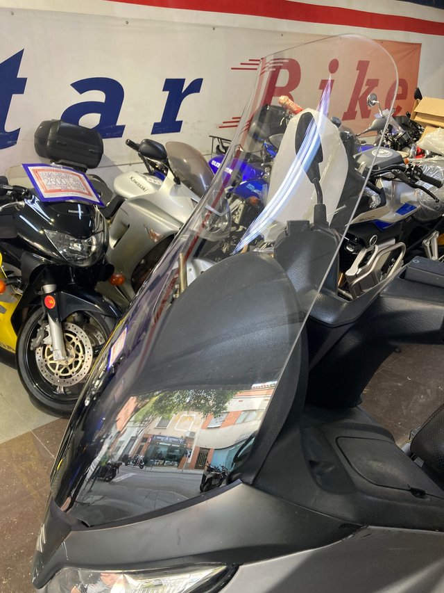 Suzuki Burgman 125 gris