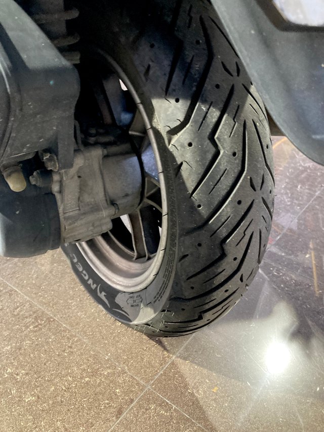 Suzuki Burgman 125 gris