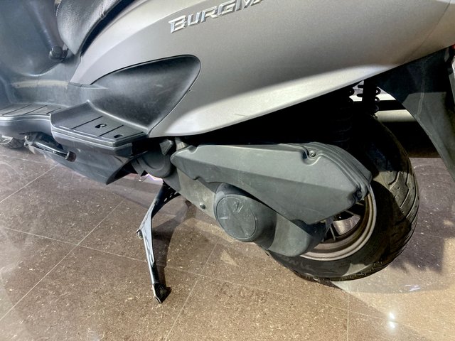 Suzuki Burgman 125 gris
