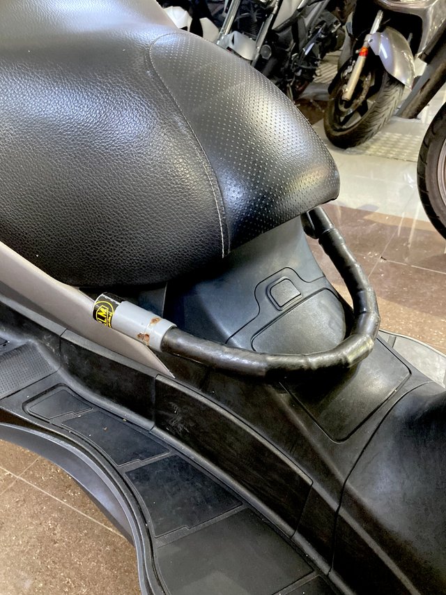 Suzuki Burgman 125 gris