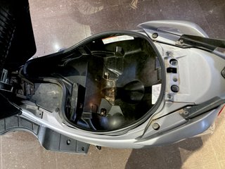 Suzuki Burgman 125 gris