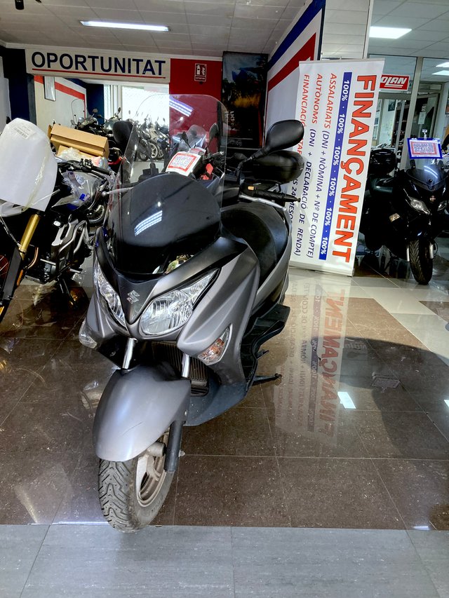 Suzuki Burgman 125 gris