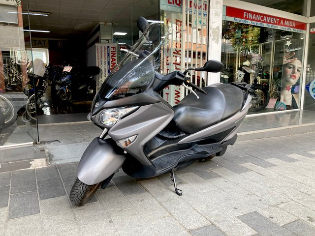 Suzuki Burgman 125 gris